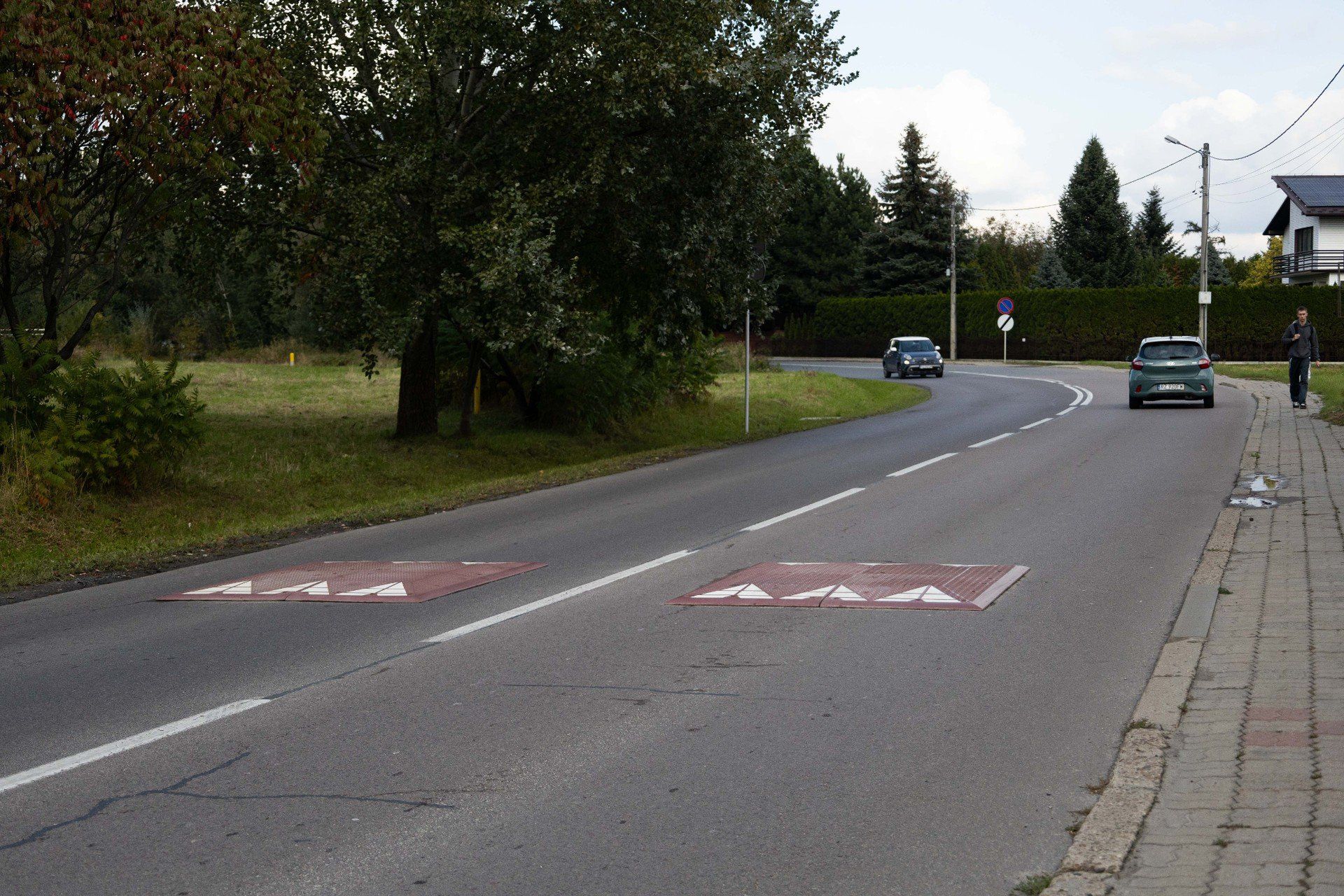 Próg i jego oznakowanie, o który wnioskowali mieszkańcy, jest zmorą dla kierowców.