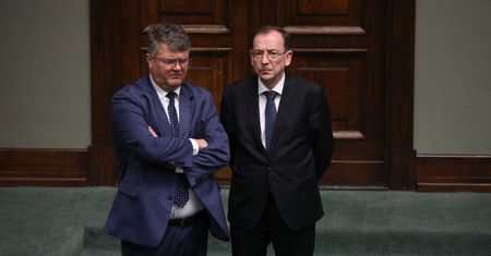 Hołownia zdecydował ws. Wąsika i Kamińskiego