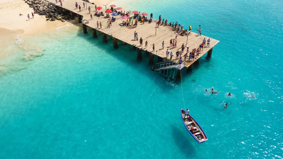 Do najpopularniejszych plaż na Wyspach Zielonego Przylądka należy Santa Maria beach  w Sal