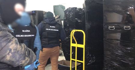 KAS i CBŚP zatrzymały kolejnych 5 członków grupy przestępczej zajmującej się nielegalnym hazardem
