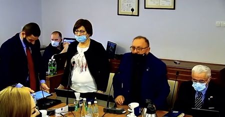 Radna zaśpiewała "Bogurodzicę". Jest drugie dno hitu ze Starego Sącza