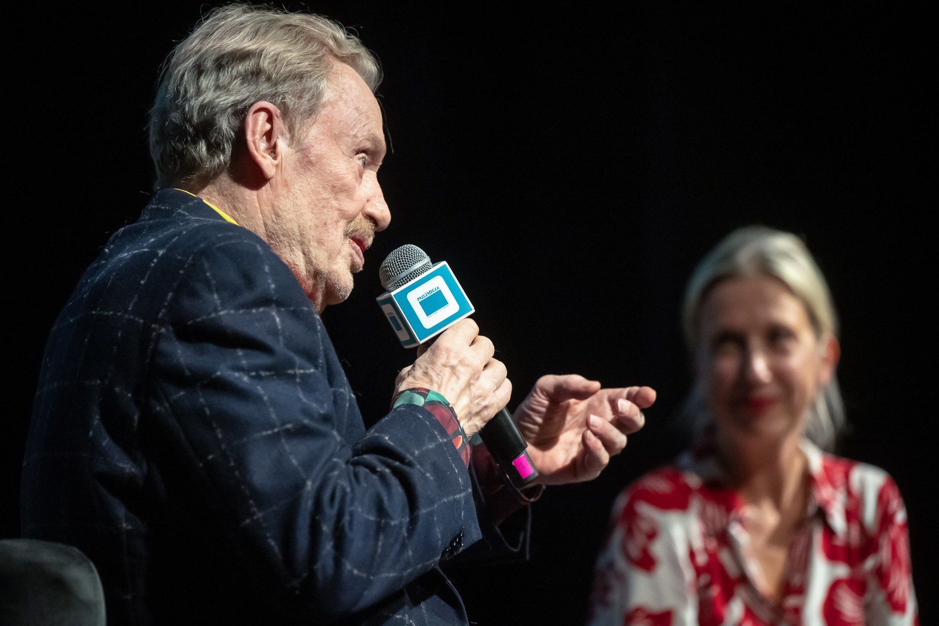 Daniel Olbrychski odbiera nagrodę na festiwalu ,,Przeźrocza&#34;