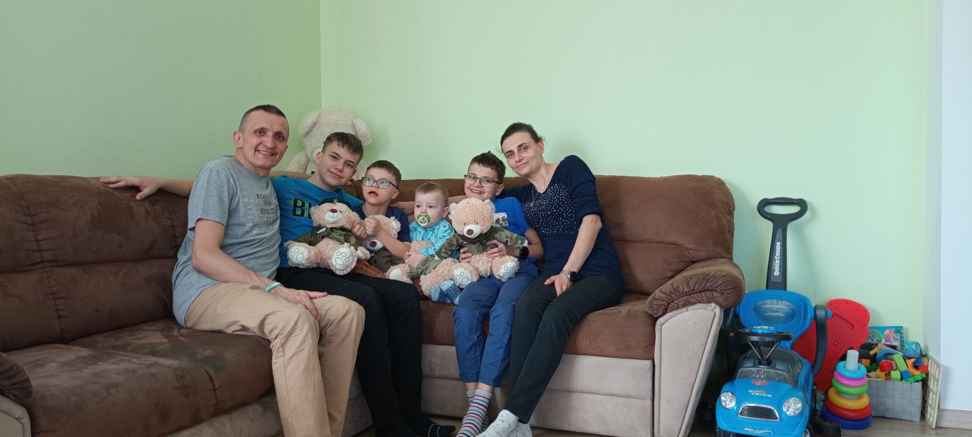 Paweł Szewczuk z żoną i synami