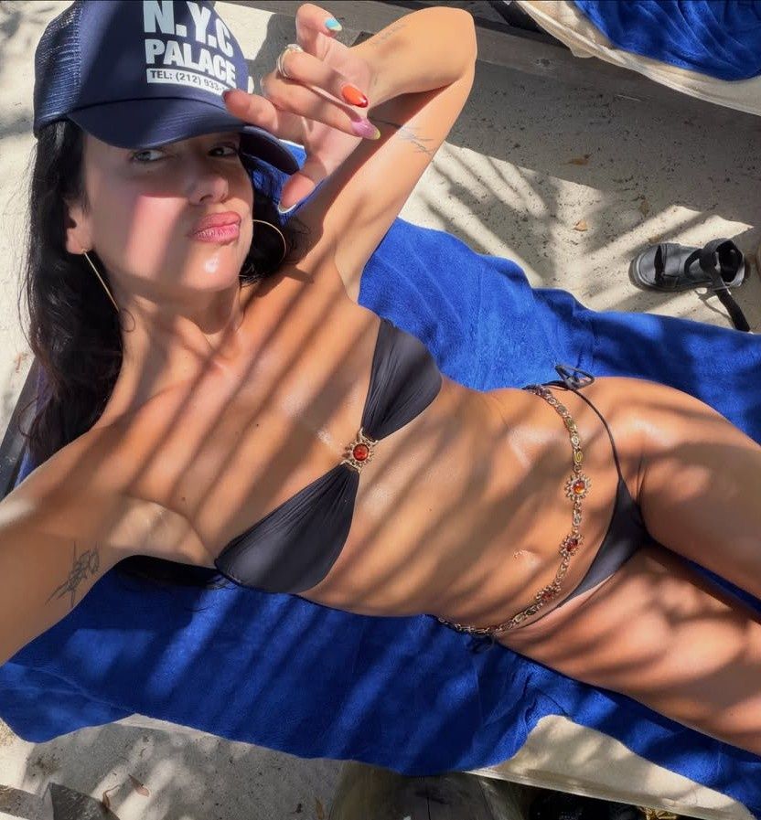 Dua Lipa i jej pocztówki z wakacji