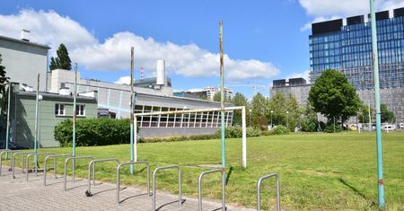Warszawa. Jest umowa na modernizację boiska przy SP nr 387 na Woli
