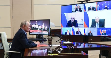 "Dziesięć rakiet w powietrzu". Uderzyli w terytorium Rosji