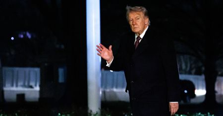 Trump rozważa przejęcie irańskiego węzła naftowego na wyspie Chark