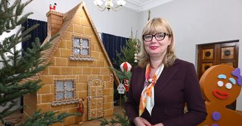 Kielce: Jedyna w Polsce chatka z piernika stanęła w Wojewódzkim Domu Kultury