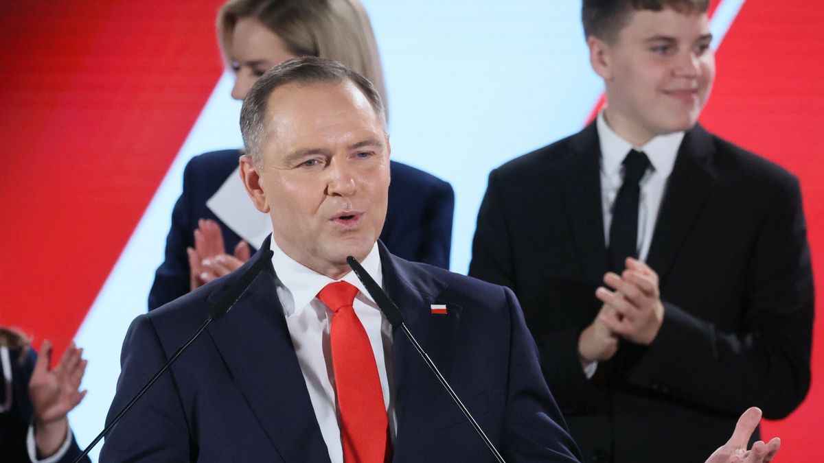 Wiecz�r wyborczy Karola Nawrockiego - druga tura wybor�w prezydenckich 2025
Fot. Pawel Wodzynski/East News, 01.06.2025. Druga tura wyborow prezydenckich 2025. Wieczor wyborczy kandydata PiS Karola Nawrockiego w Malej Warszawie, przy ul. Otwockiej. 
N/z: Karol Nawrocki z rodzina
Pawel Wodzynski