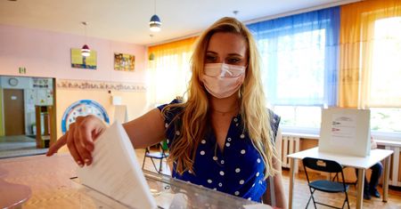 Znani politycy głosują. Zobacz, kogo zabrali ze sobą do lokalu wyborczego?
