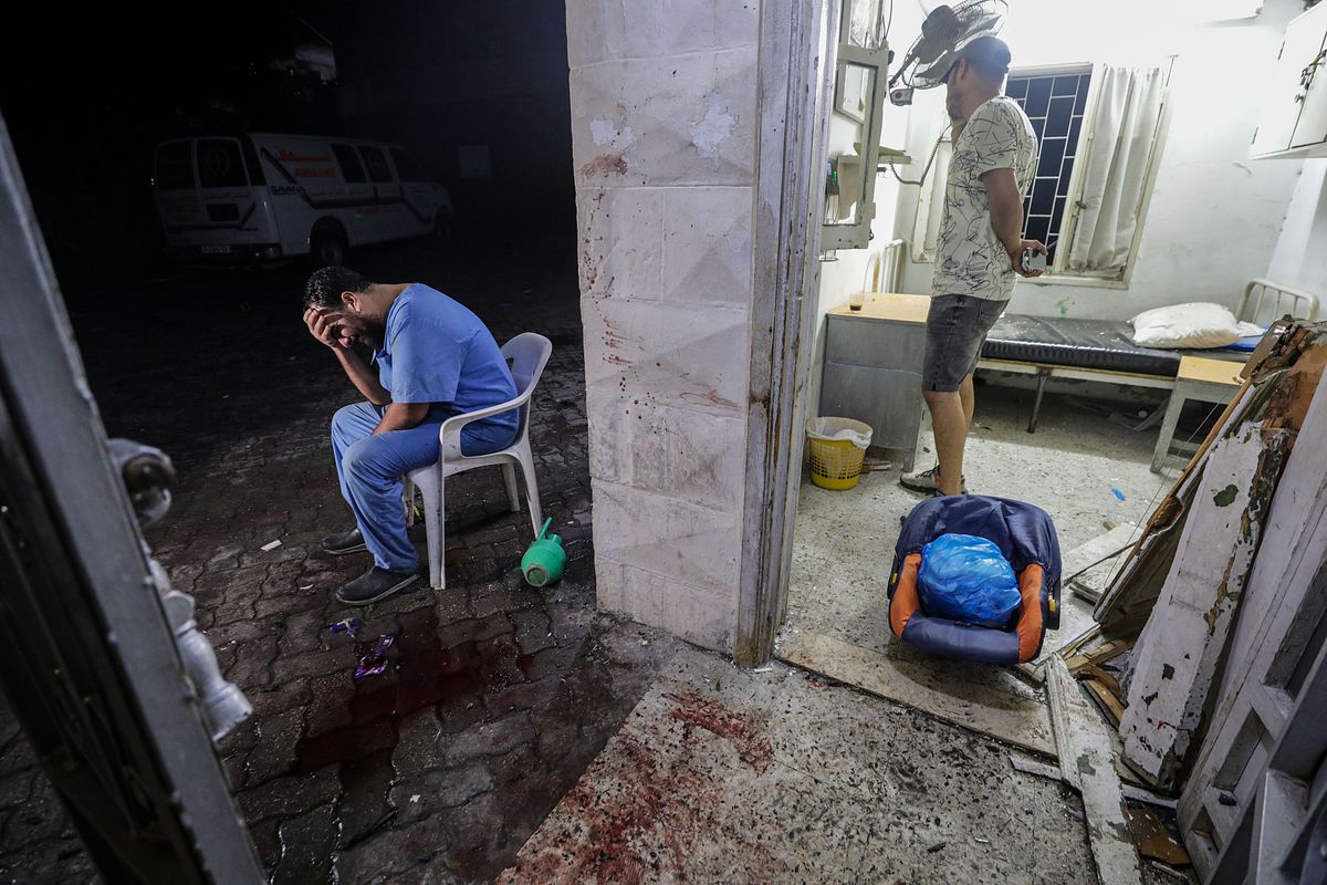 Resort zdrowia Gazy przeprowadził konferencję w gruzach szpitala