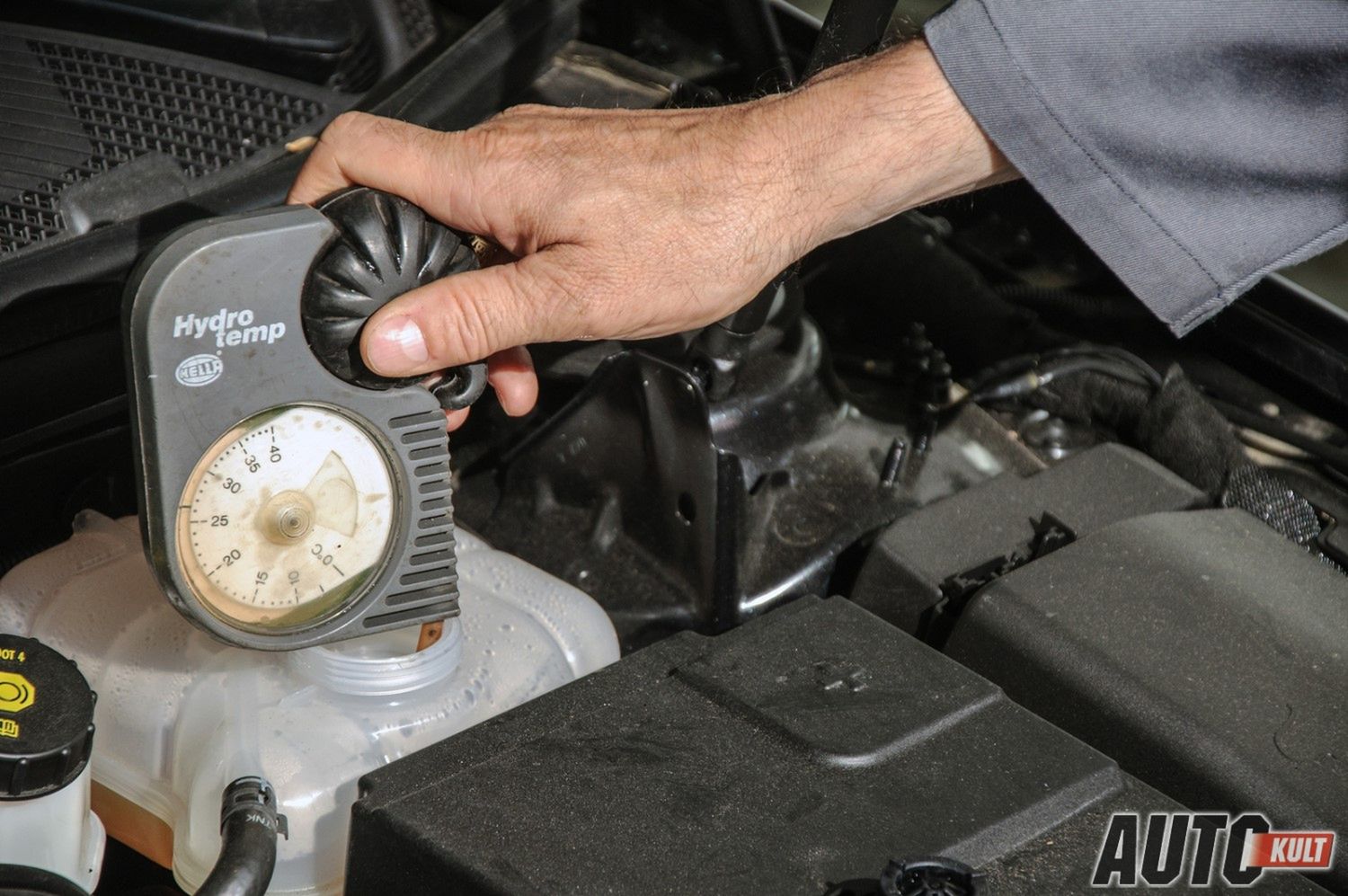 Kontrola temperatury krystalizacji cieczy chłodzącej (Opel Insignia)