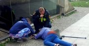 Błyskawiczna pomoc w centrum Warszawy. Seniorka leżała w kałuży krwi