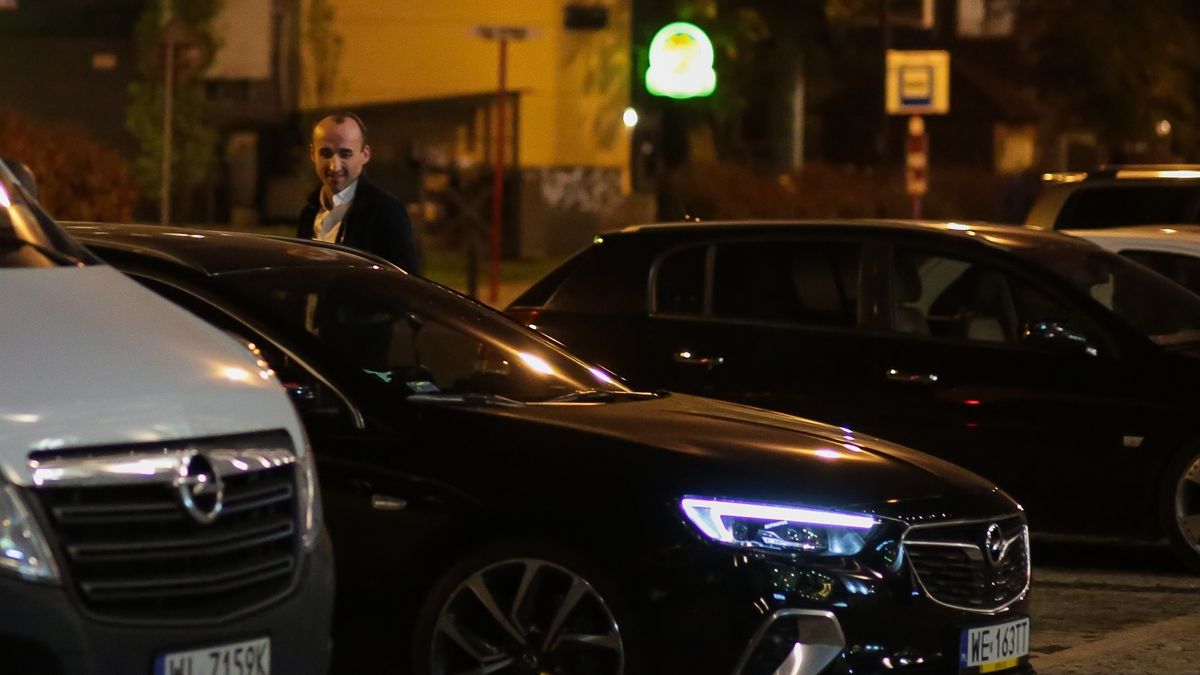 Robert Kubica wsiada do opla insignii GSi