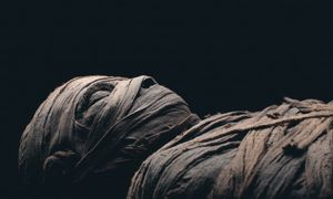 Co skrywała egipska mumia dziecka? Przełomowe badania Polaków