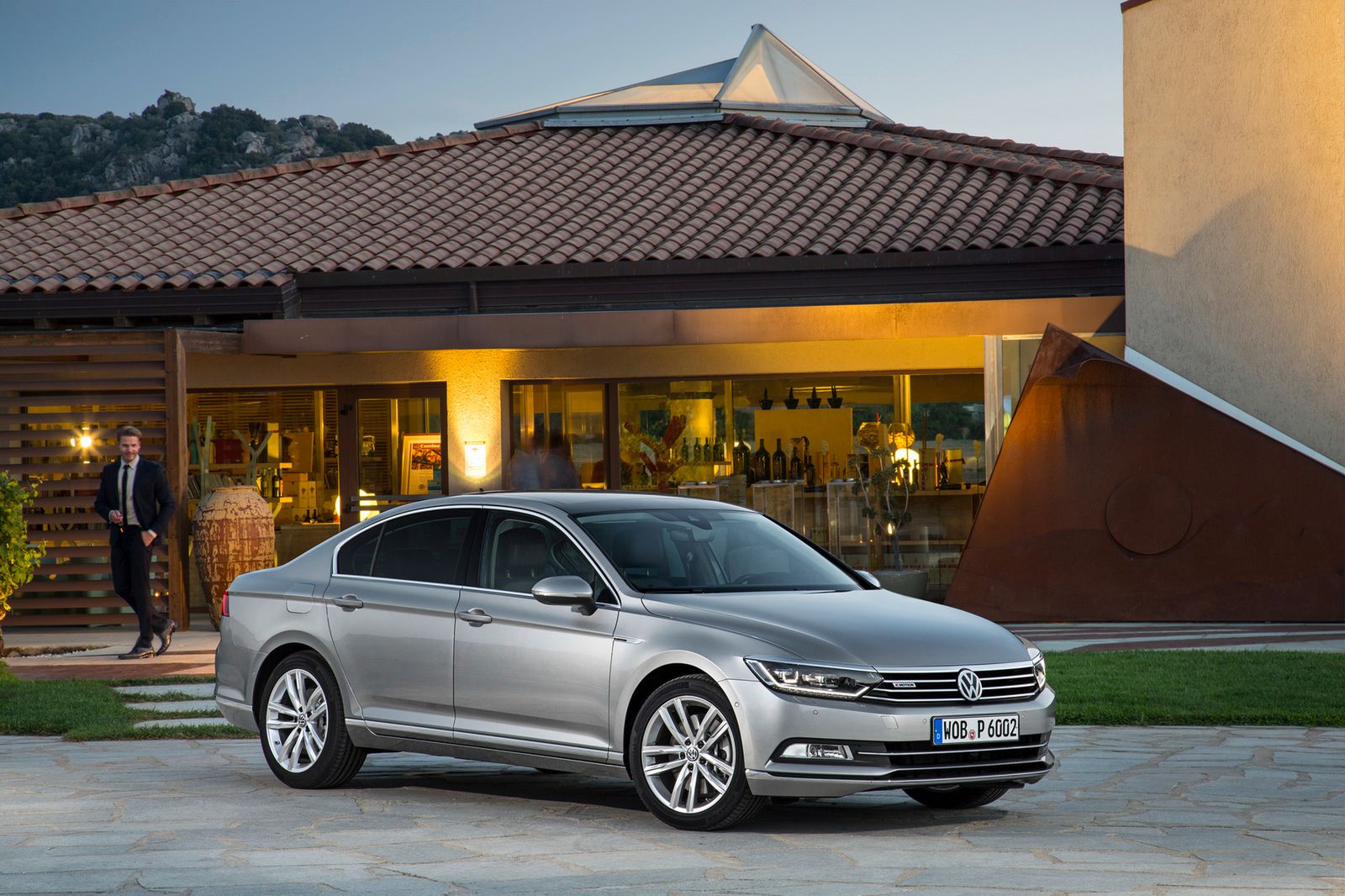 Nowy Volkswagen Passat przedstawiony w obszernej galerii zdjęć i ilustracji 16