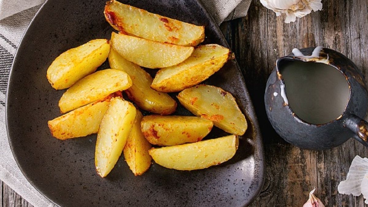 Ziemniaki po włosku z czosnkiem i serem