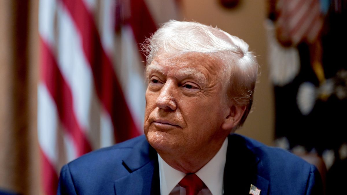 Notatka Trumpa do wszystkich agencji federalnych. Będą masowe z 