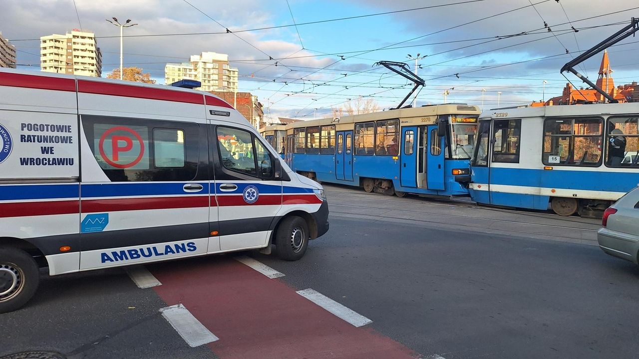 Wrocław: Wypadek dwóch tramwajów na pl. Jana Pawła II