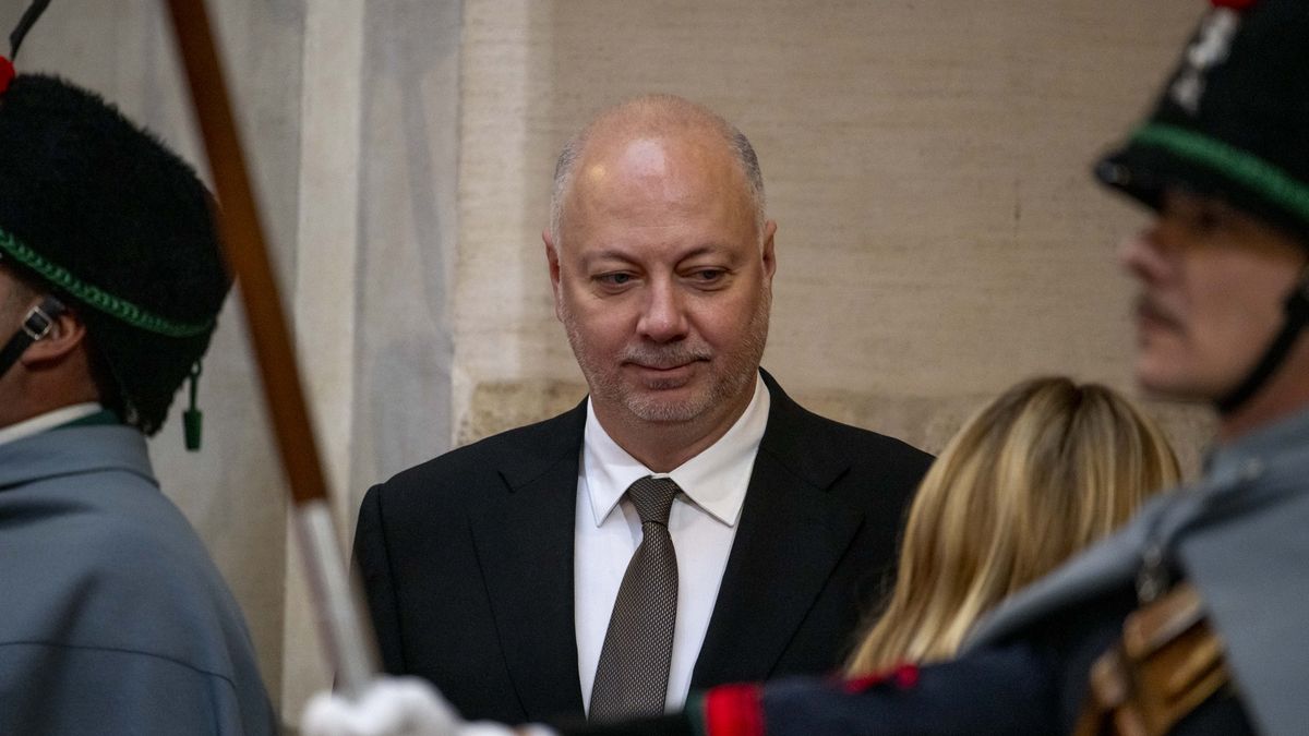 ROME, ITALY - DECEMBER 1: Bulgarian Prime Minister Rossen Jeliazkov (Rosen Zhelyazkov) meets Italian Prime Minister Giorgia Meloni (not in picture) before their meeting at Palazzo Chigi, on December 1, 2025 in Rome, Italy. (Photo by Antonio Masiello/Getty Images)
