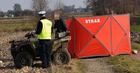 Mężczyzna z nieznanych przyczyn stracił panowanie nad quadem. Przewrócił się wraz z maszyną i zginął
