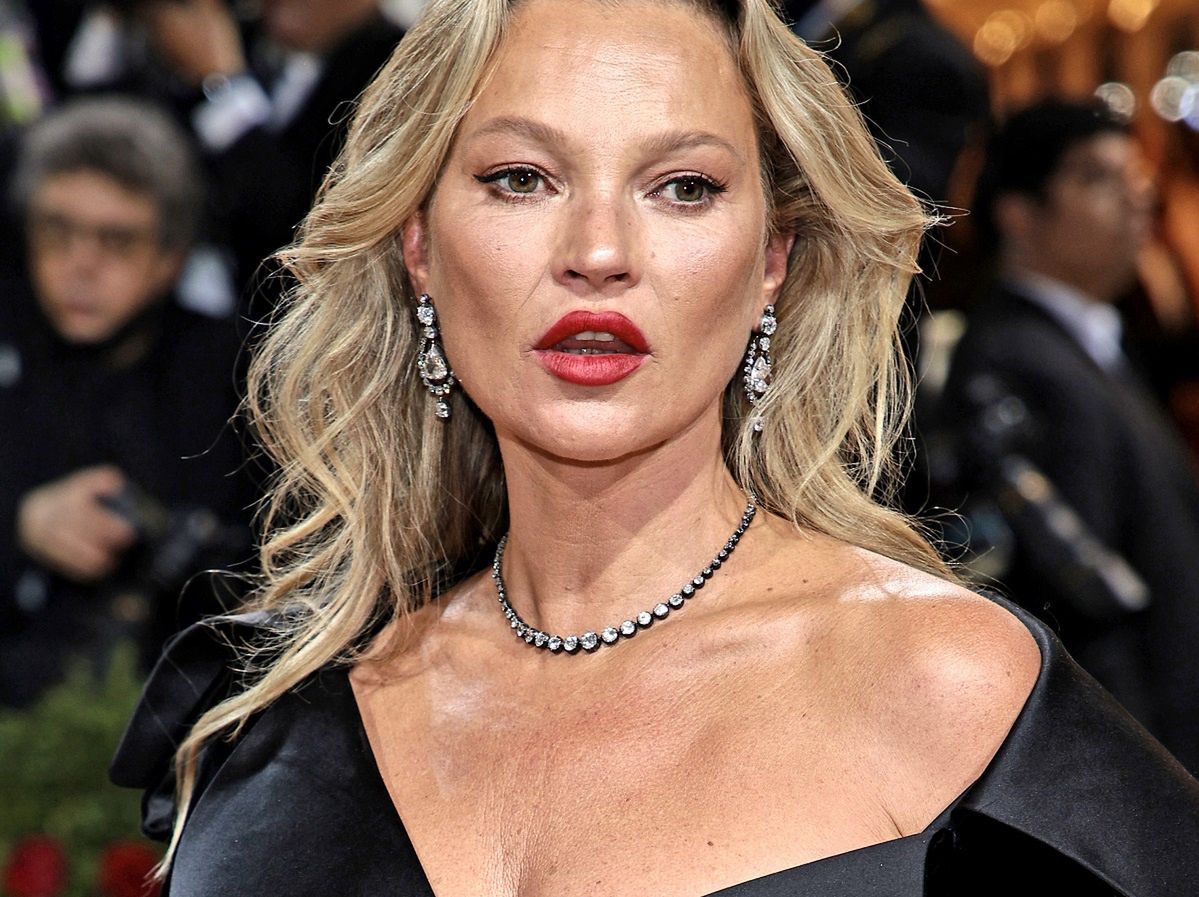 Kate Moss pokazała się w kreacji bez pleców 