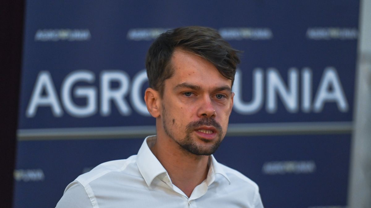 Michal Kolodziejczak, leader of AGROunion conservative agrarianist political movement in Poland, speaks during a meeting with his supporters at Krakow's Avangarda restaurant.
On Saturday, August 27, 2022, in Krakow, Lesser Poland Voivodeship, Poland. (Photo by Artur Widak/NurPhoto via Getty Images)