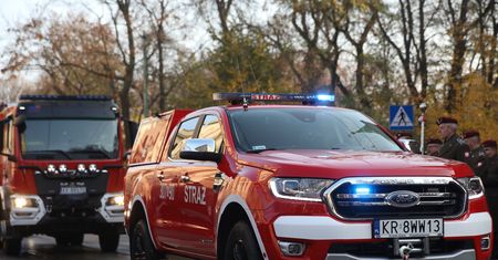Duża liczba pojazdów służb ratunkowych na drogach. RCB uspokaja