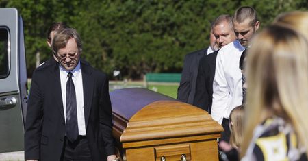 Trumna nie dotarła na pogrzeb. Fatalna pomyłka na lotnisku
