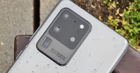 Niech ktoś powstrzyma to szaleństwo. Wojna na zoom w smartfonach robi się coraz bardziej absurdalna