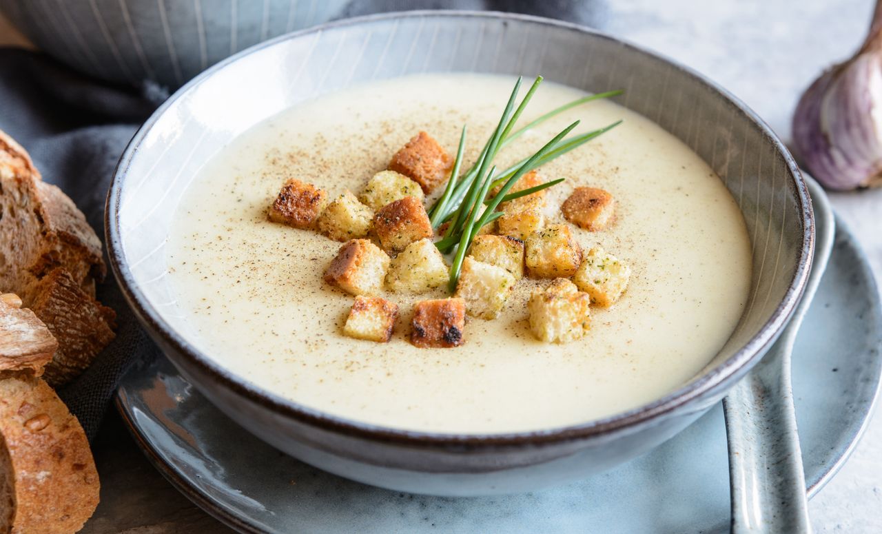 Garlic soup: Your secret weapon against winter colds
