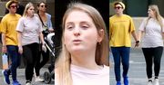 Meghan Trainor prezentuje ciążowy brzuszek na spacerze z mężem aktorem, synem i nianią (ZDJĘCIA)