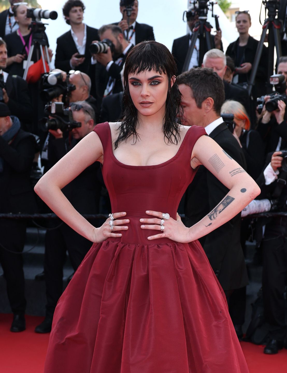 Cara Delevingne zaskakuje metamorfozą w Cannes