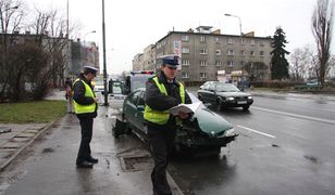 Samochód wjechał w przystanek