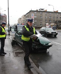 Samochód wjechał w przystanek