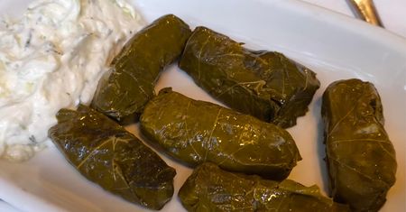 Nie parzę kapusty na gołąbki. Sięgam po inne liście, bo są delikatne i miękkie