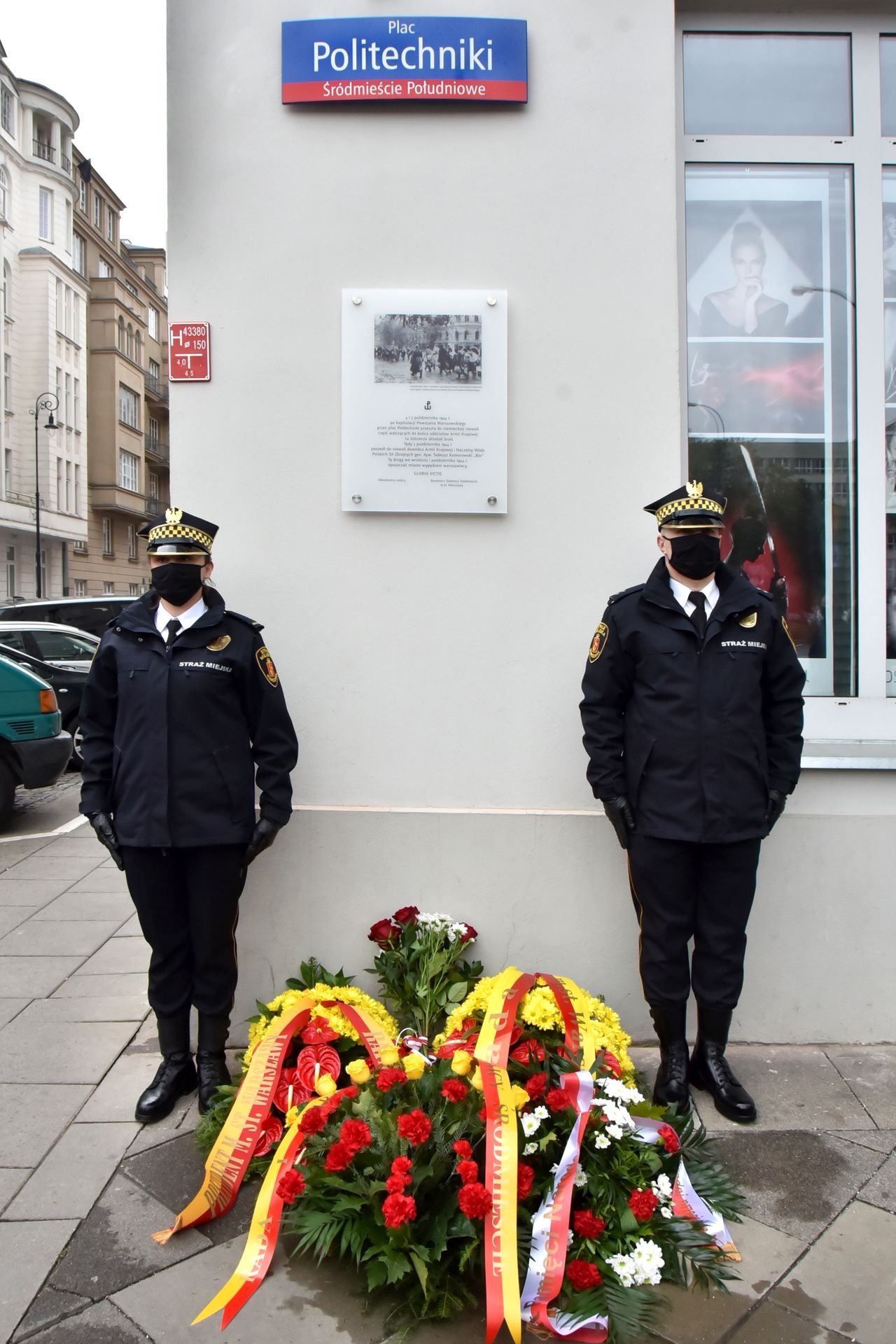 Warszawa. Odsłonięto tablicę upamiętniającą powstańców