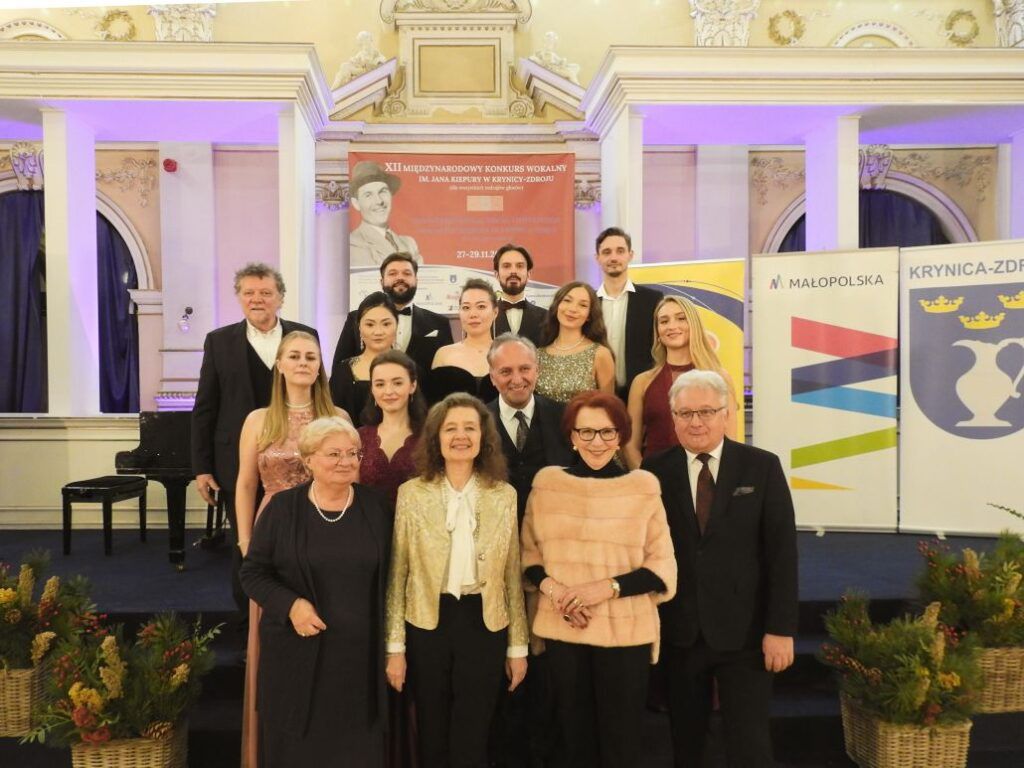 Jurorzy, laureaci, goście i sponsorzy podczas XII Międzynarodowego Konkursu Wokalnego im. Jana Kiepury w Krynicy-Zdroju © materiały prasowe