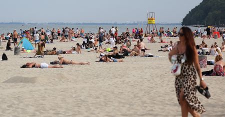 Bałtyk niebezpieczny dla Polaków? Lodowata woda zaskoczyła turystów