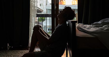 "Słaby był, to się powiesił". To największy mit o męskiej depresji. Jest ich więcej