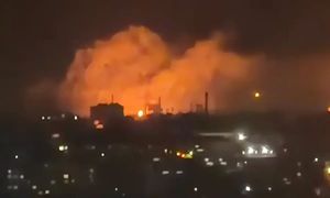 Uderzyli 2,5 tys. km od granicy. Rosyjskie zakłady poszły z dymem
