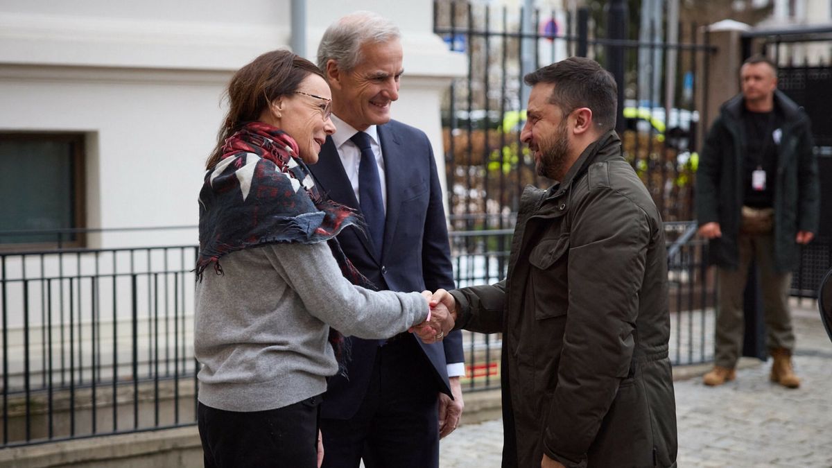 Temporary
Handout photo shows Norway's Prime Minister Jonas Gahr Stoere and his wife Marit Slagsvold greeting Ukraine'' President Volodymyr Zelensky upon his arrival in Oslo, Norway on December 13, 2023. Zelensky arrived in Oslo on Wednesday to meet with leaders of the five Nordic nations, key backers in Kyiv's fight against Russia's invasion. With the counter-offensive launched by Ukraine in July failing to yield the anticipated results, Zelensky is trying to rebuild support among Ukraine's allies amid growing dissent. Photo by Ukrainian Presidency via ABACAPRESS.COM
ABACA