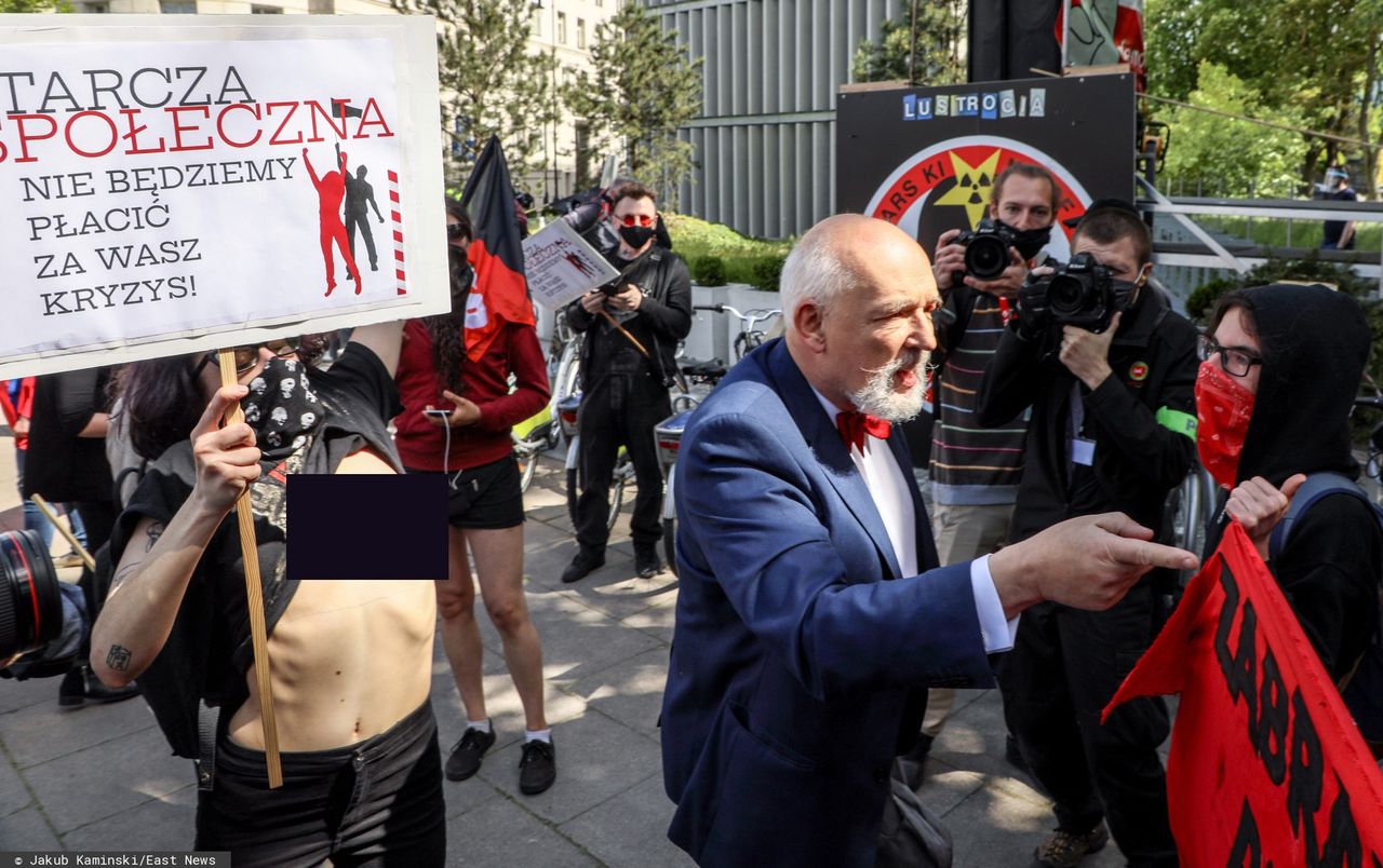 Janusz Korwin-Mikke wpadł na demonstrację anarchistów. "O mało nie zostałem pobity"