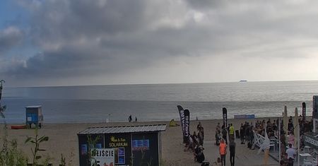 Była 7:14. Plażowicze już w blokach startowych. Kamera sporo pokazała
