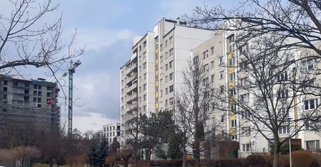 Prawie 7 lat pracy na wkład własny. Ceny mieszkań wciąż szaleją