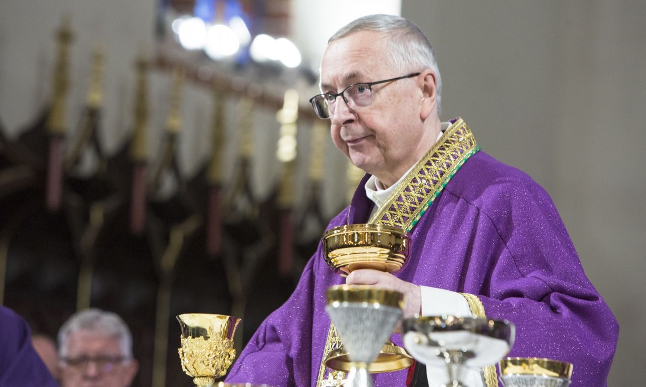 Wielkanoc 2020. Abp Stanisław Gądecki twierdzi, że pandemia może być dla nas pomocna. "Bóg może jednak ze zła wyprowadzić dobro"