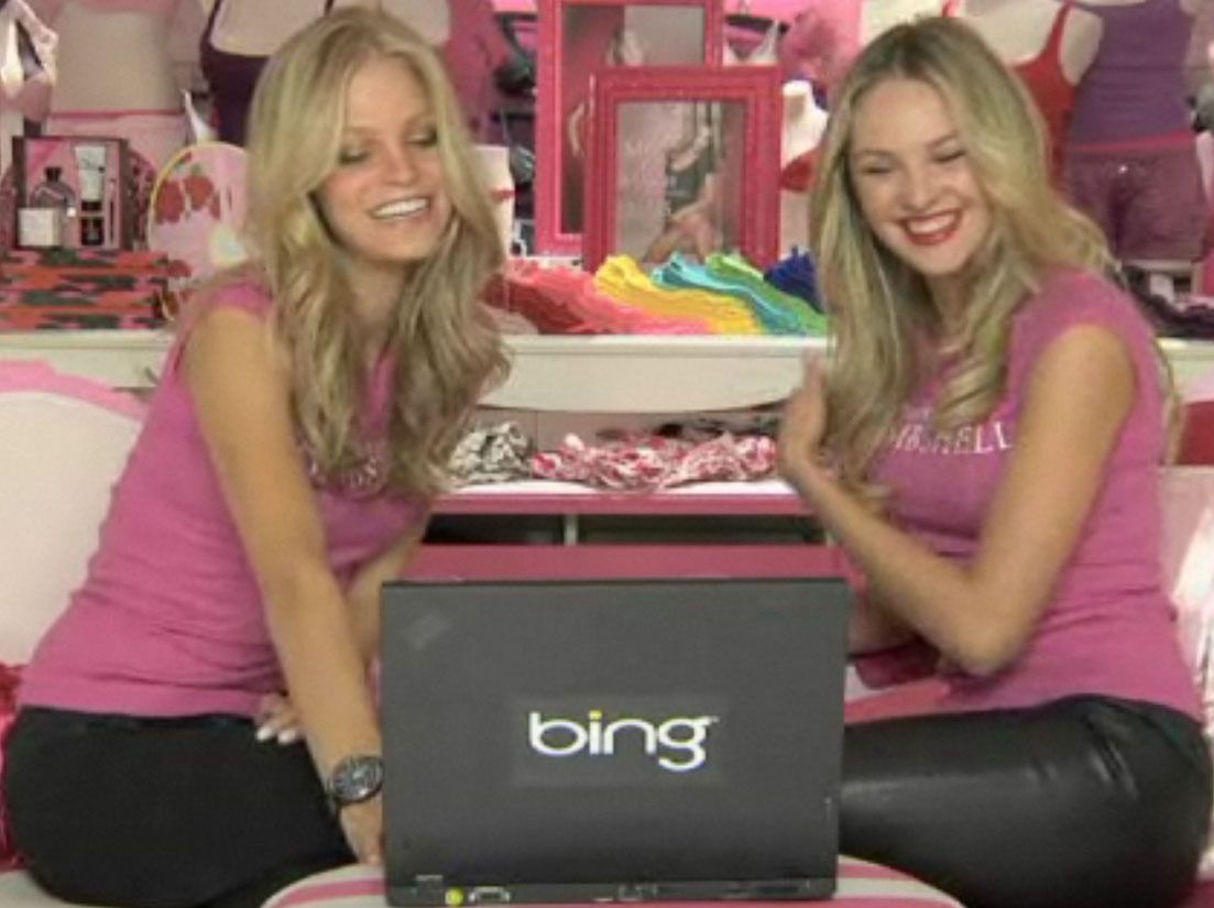 Różowe blondyny reklamują Binga. Microsoft przesadził?!