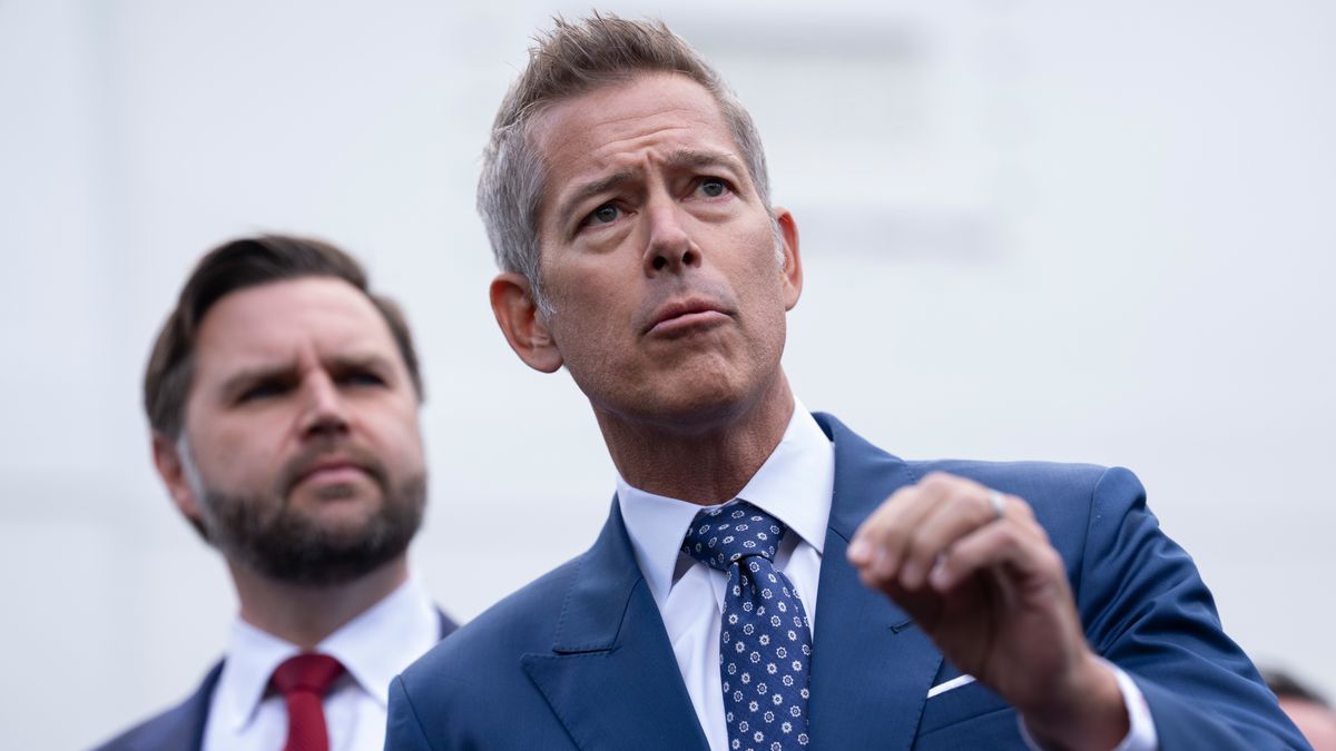 Sean Duffy ostrzega przed "chaosem" na lotniskach