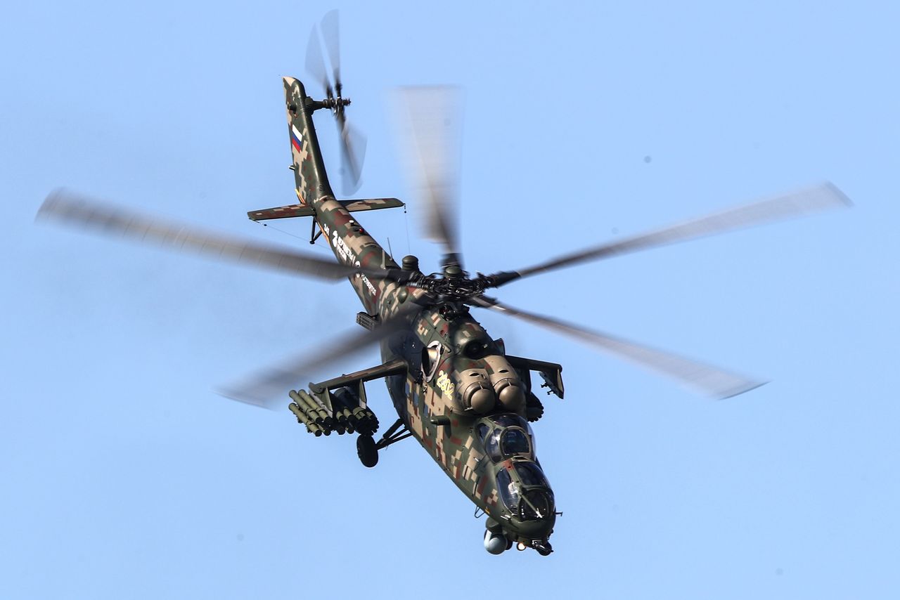 Mi-35 podczas pokazu lotniczego w Moskwie