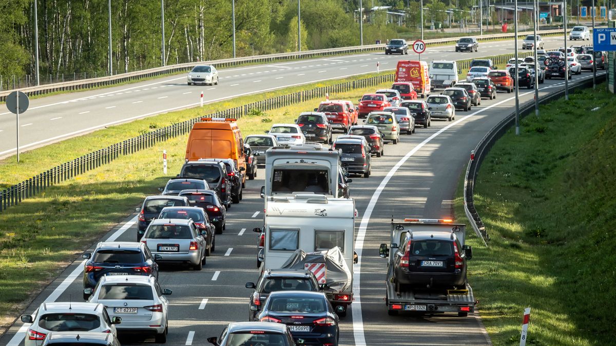Rząd Donalda Tuska przedłużył zwolnienie opłat na odcinku autostrady A1 do końca roku